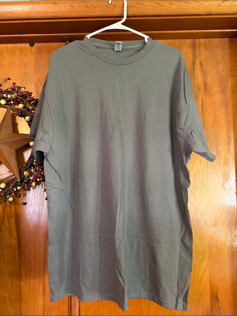 Gildan Men's Charcoal Gray Short Sleeve Crewneck T-Shirt